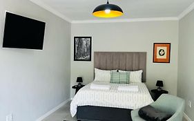 Nelspruit Modern Apartment #2 - Self Check-In